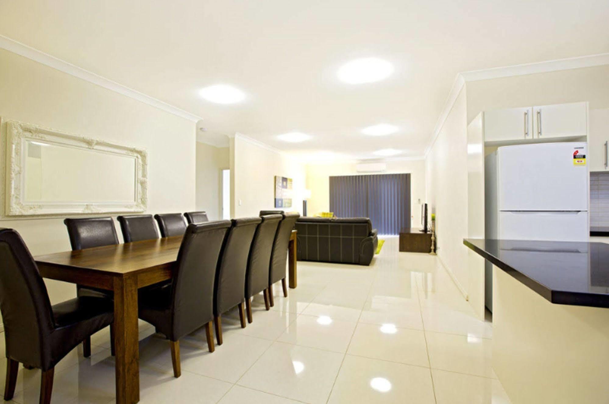 Astina Serviced Apartments - Central Penrith Esterno foto