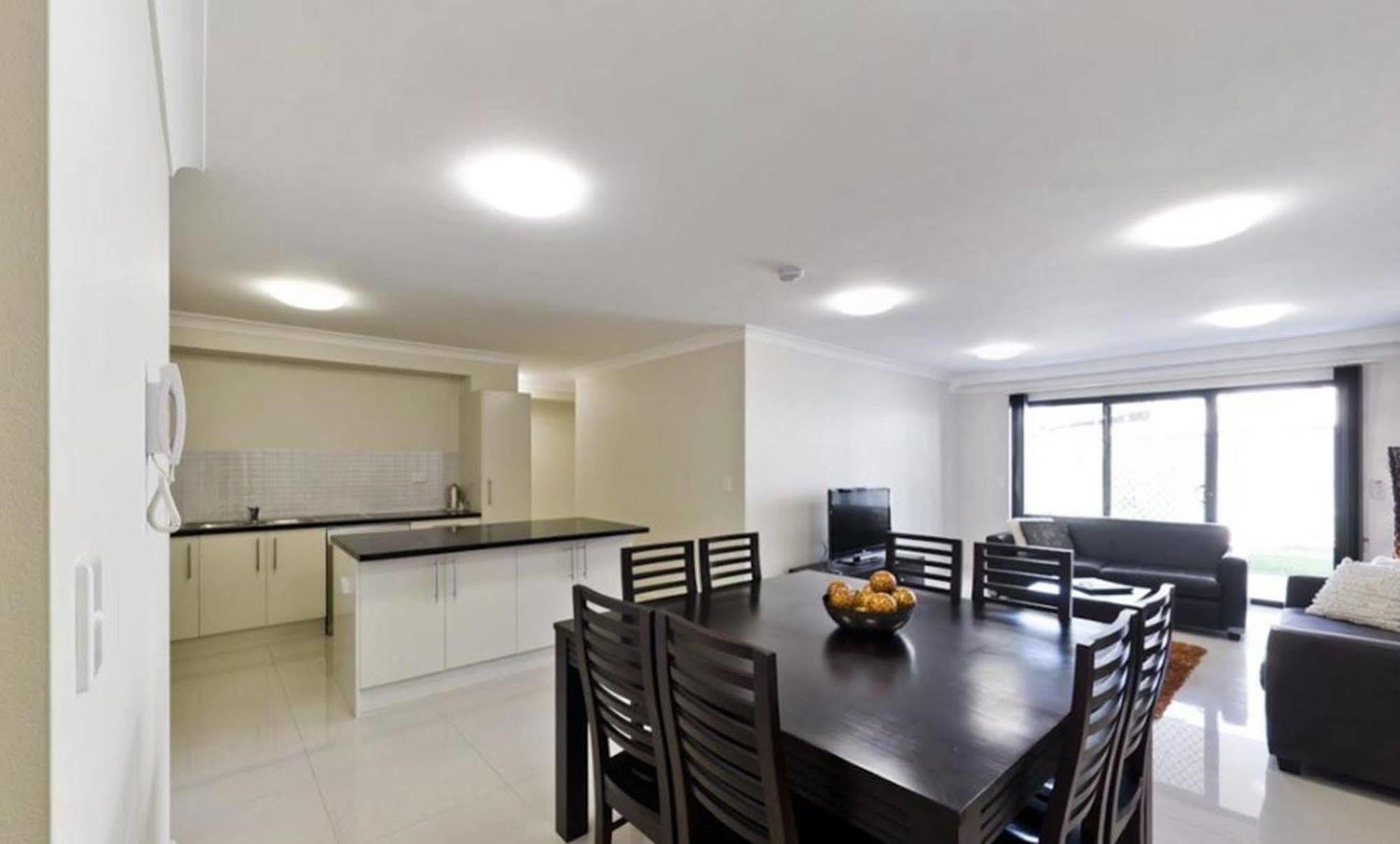 Astina Serviced Apartments - Central Penrith Esterno foto